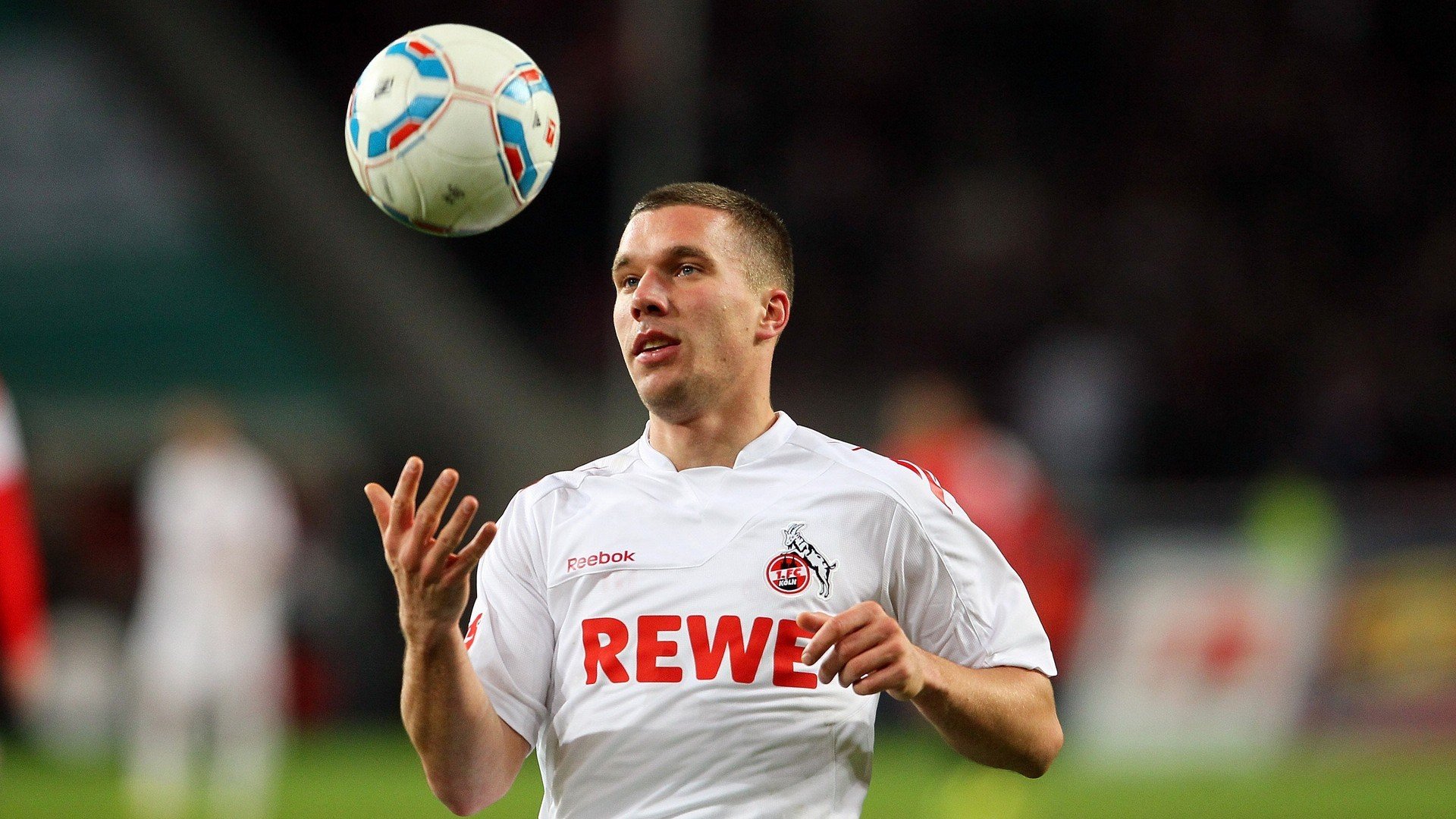 引擎轰鸣与数据风暴，当F1街道赛之夜遇上杰伦·格林的全面爆炸