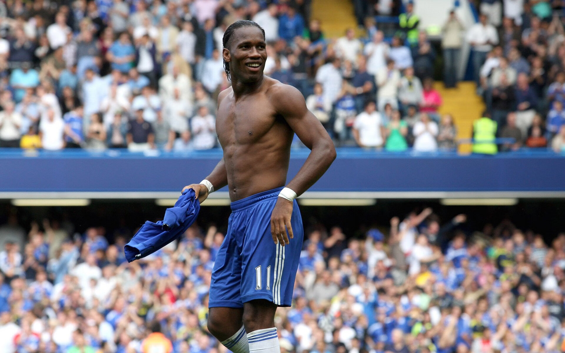 伊朗决胜局力克哥伦比亚，凯恩欧冠赛场尽显王者风范，绿茵场的双重奏鸣